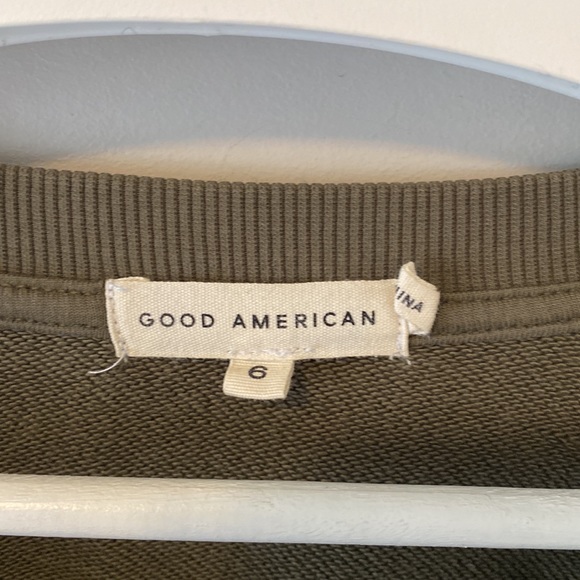 Good American Khaki Drop Shoulder Long Wide Sleeve Crewneck Sweatshirt - Picture 10 of 16